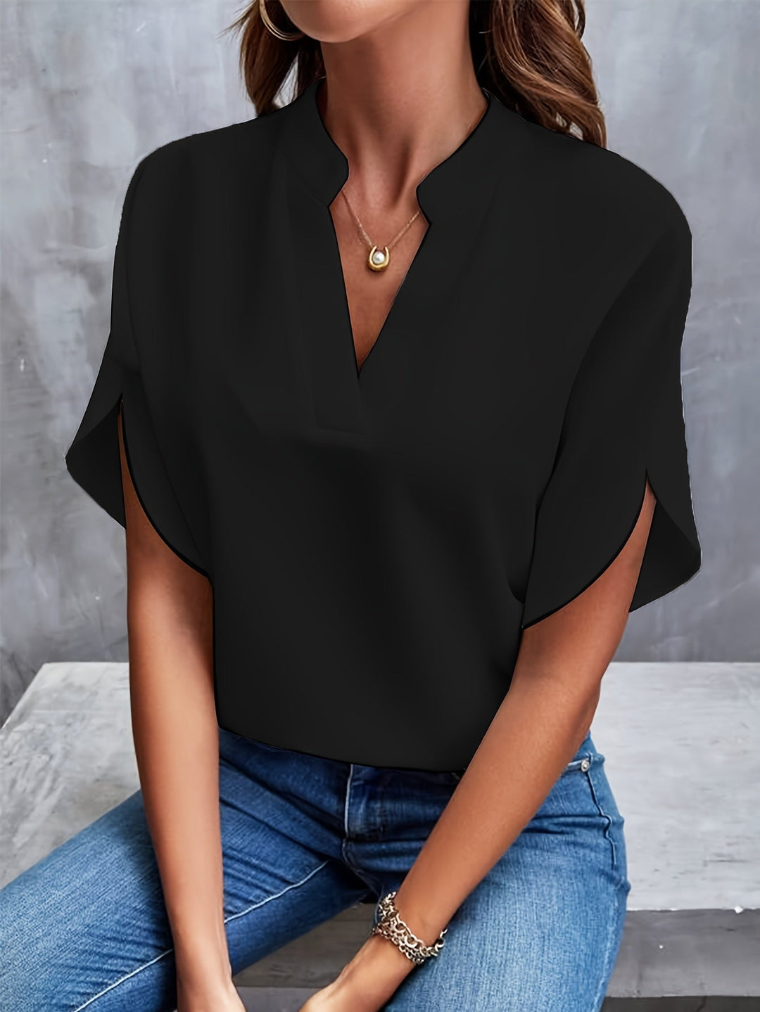 Carola | Light and Elegant Blouse